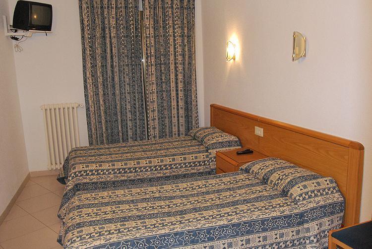 Hostal Gran Sol Льянсса Экстерьер фото