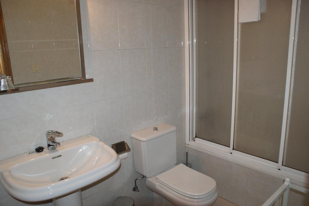 Hostal Gran Sol Льянсса Экстерьер фото